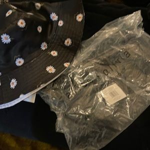 Reversible bucket hat